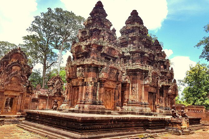 1day Private tour, Angkor sunrise,all main temples, Banteay srei - Banteay Srei: delicate carvings in a different Angkor mood