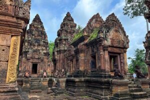 2-Day Angkor Wat and Banteay Srei with Countryside Exploration - Day 2 countryside temples: smaller stops, more texture