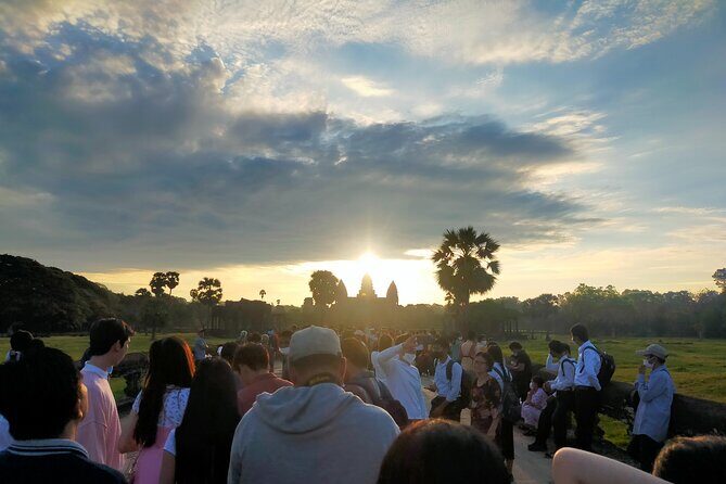 2-Day tour with sunrise - Comfort and pacing: AC rides, water/towels, and realistic time in the heat