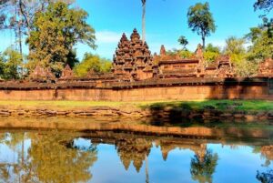3-Days Private Angkor Wat Sunrise/Sunset Tours & Floating Village - Day 1: Angkor Wat first, then Ta Prohm and Angkor Thom core sites