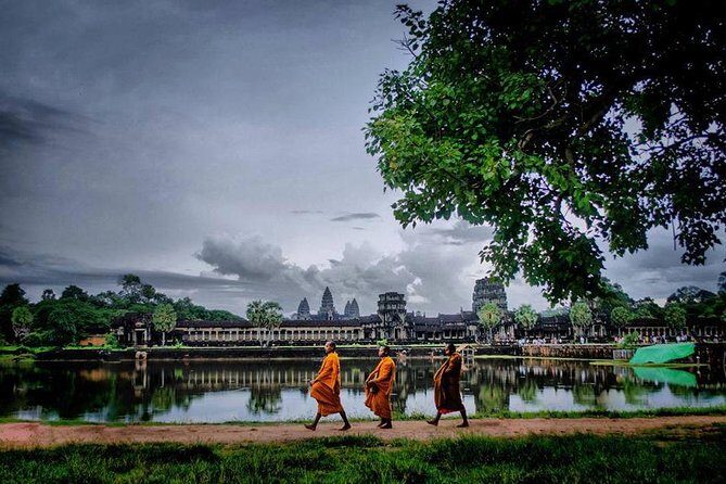 4-Day All Major Temples & Kulen mountain & Koh Ker & Beng Mealea - Angkor Thom and the Tree-Root Spectacle at Ta Prohm
