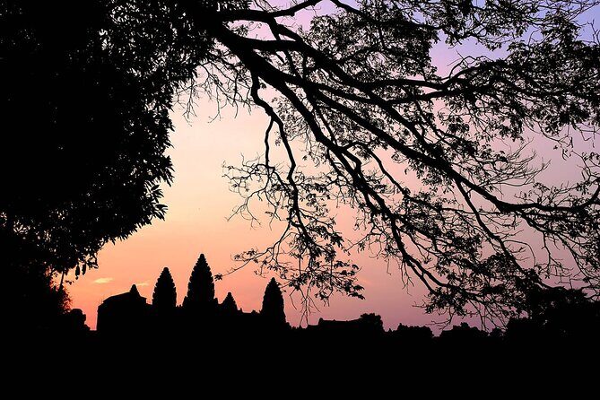 Angkor 2-Day Sunset & Sunrise Small-Group Tour - Day 1 Sunset: A Viewpoint, a Long Climb, and the Smog Variable