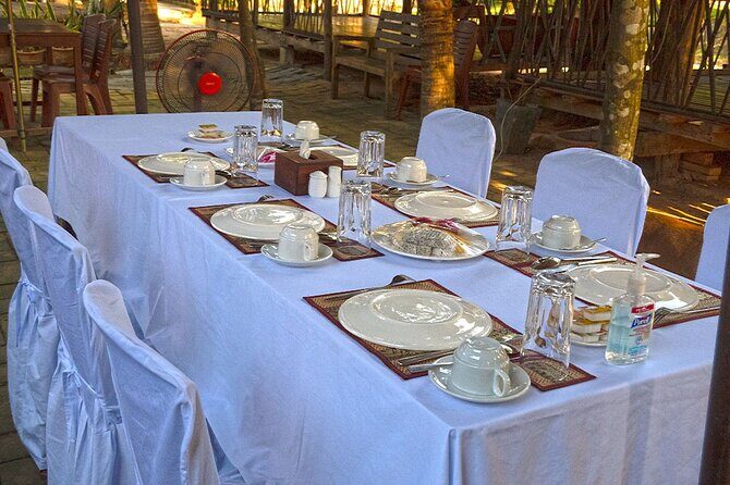 Angkor Sunrise Bike Tour - Breakfast & Lunch included - Lunch inside the park: Khmer flavors after the hardest part