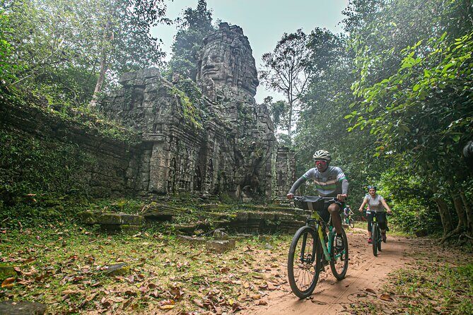 Angkor Sunrise Bike Tour / E-Bike or Tuk Tuk - Angkor Wat at sunrise: prime light, then temple time