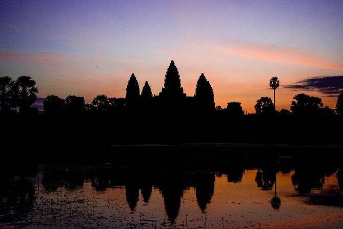 Angkor Sunrise Vespa Tour / Tuk Tuk or Car - Guides and drivers: what the best ones do for you