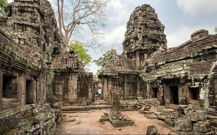 Angkor Wat: Full-Day Guided Sunset Tour - Bayon and Angkor Thom: hundreds of faces and the meaning behind them