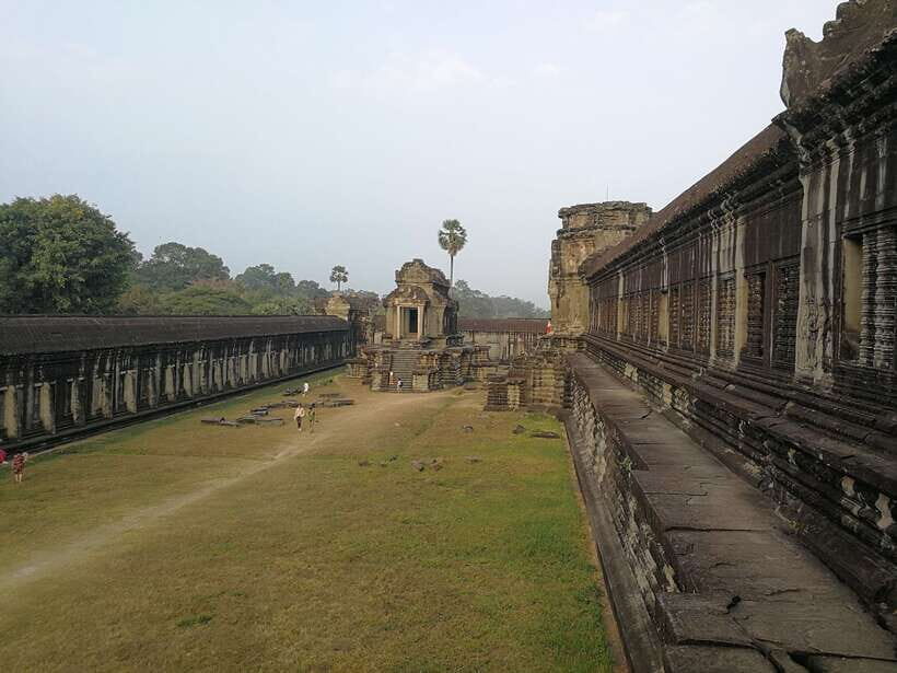 Angkor Wat Full-Day Private Tour with Sunset - Morning Start: Angkor Thom and Bayon’s Smiling Faces