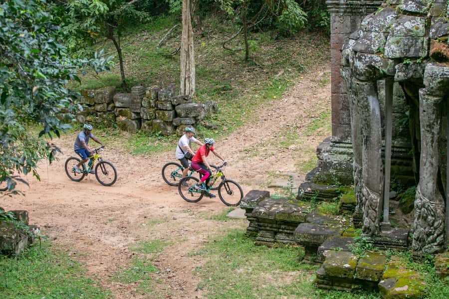 Angkor Wat: Guided Sunrise Bike Tour w/ Breakfast and Lunch - Dress code, packing, and getting temple-ready fast