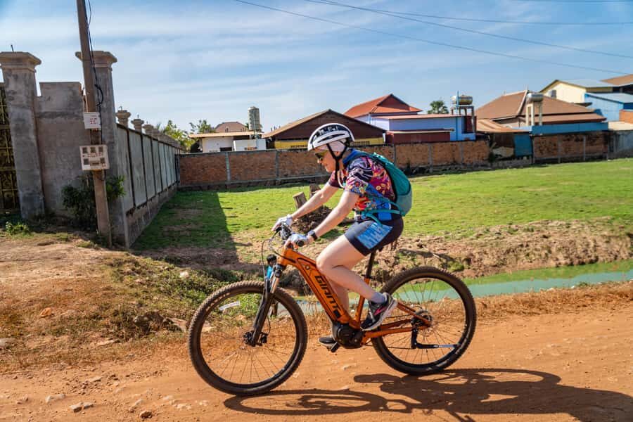 Angkor Wat: Guided Sunrise Bike Tour w/ Breakfast and Lunch - Finding the best sunrise at Angkor Wat (and why timing matters)