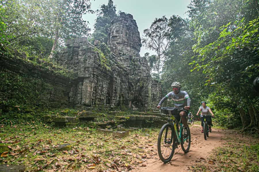 Angkor Wat: Guided Sunrise Bike Tour w/ Breakfast and Lunch - Pickup in Krong Siem Reap and what happens before you ride