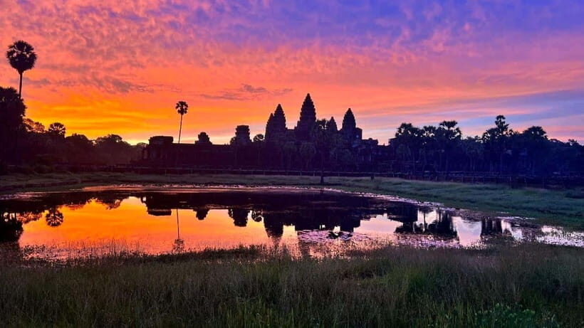 Angkor Wat: Highlights and Sunrise Guided Tour - The 4:15–4:35 Pickup and the Eastern Entrance Walk in Darkness