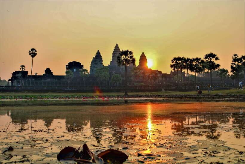 Angkor Wat: Highlights and Sunrise Guided Tour - Ta Prohm: Jungle Roots, Crumbling Stone, and Better Timing