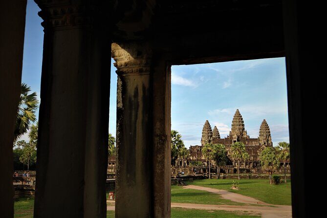 Angkor Wat Highlights and Sunrise Guided Tour from Siem Reap - Angkor Thom South Gate: closing the loop on the Khmer capital