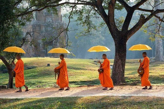Angkor Wat Private Tour in a Tuk Tuk - Ta Prohm (about 1 hour): the ruin that people remember
