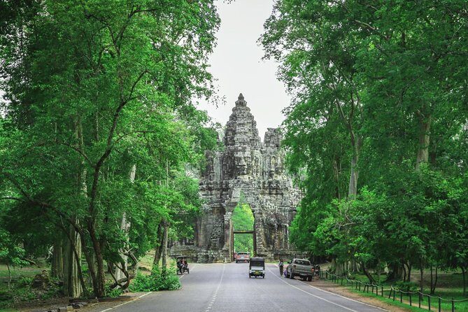 Angkor Wat Small-Group Sunrise Tour from Siem Reap - Angkor Wat first: scale, Vishnu, and why the guide time pays off