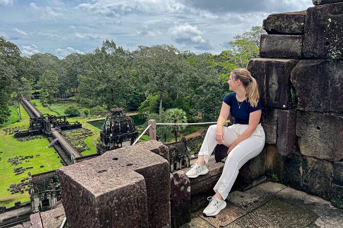 Angkor Wat Small Group Tour and Sunset with Lunch Included - Angkor Thom South Gate: Tonle Om Gate and the big entrance vibe