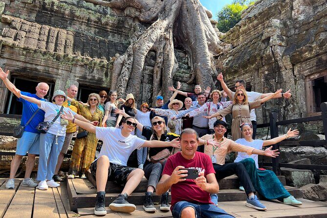 Angkor Wat Small Group Tour and Sunset with Lunch Included - Bayon Temple: the smiling faces with real context