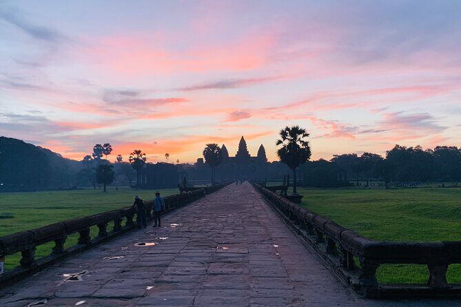 Angkor Wat Sunrise and Angkor Thom Sunset Tour - The 4:30 am pickup: your best weapon against Angkor crowds