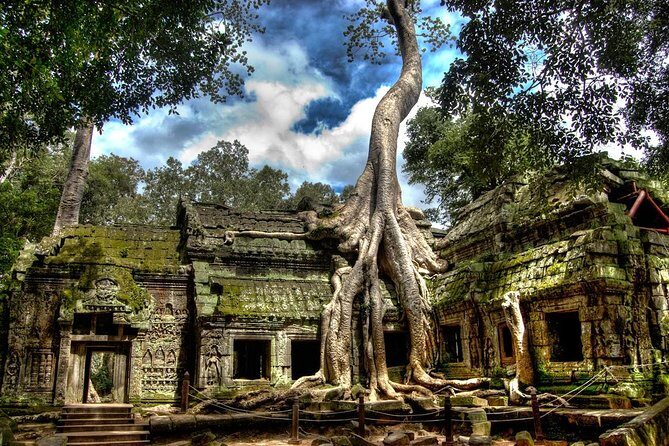 Angkor Wat: Sunrise or Sunset Tours with Tuk Tuk - Crowd strategy: why the order can change your day