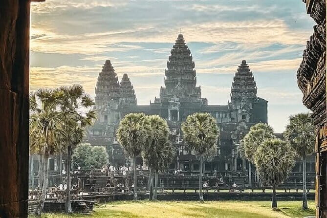 Angkor Wat Sunrise Small-Group 1-Day Tour from Siem Reap - Sunrise at Angkor Wat: why that 5:00 a.m. departure pays off