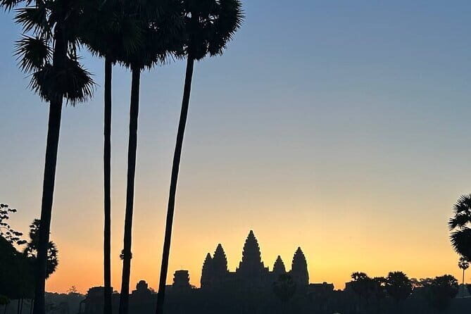 Angkor Wat Sunrise Small-Group 1-Day Tour from Siem Reap - What you’ll see at Angkor Wat during the sunrise block