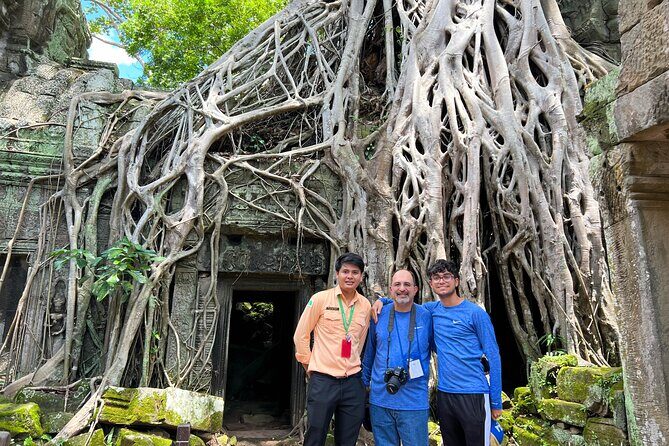 Angkor Wat Sunrise Tour By E-Bike Experience With Breakfast Included - Angkor Thom and Bayon: victory gate to smiling faces