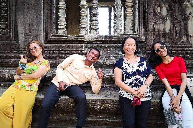 Angkor Wat Sunrise tour with Small - Group and Guide tours - Angkor Wat at first light: where the guide helps you see more