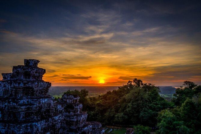 Angkor Wat Sunset Tour - Srah Srang break: cooling off before the big temple blocks