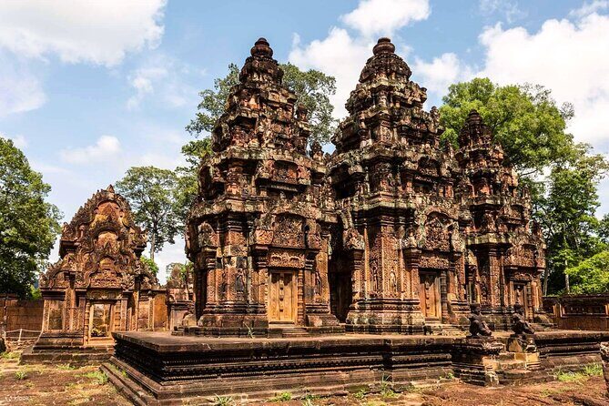 Angkor Wat, Ta Promh, Banteay Srei, Bayon temples Private Tour - Stop 5: Victory Gate as your Angkor Thom warm-up