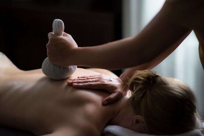AROMATHERAPY MASSAGE 90 mins - Who should book this aromatherapy massage?
