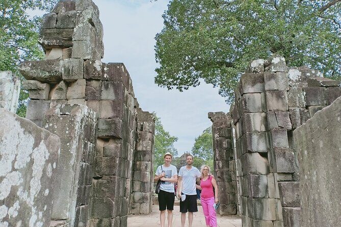 Banteay Srei and Grand Circuit Heritage Tour from Siem Reap - Phnom Bakheng at sunset: the view, plus the weather reality