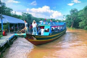 Floating Village-Mangrove Forest Private Tonle Sap Lake Boat Tour - Stop 1: Kampong Phluk Floating Village (3 hours)