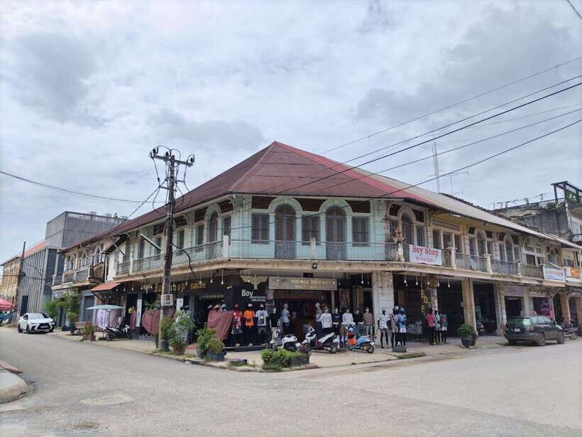 From Siem Reap: Battambang Day Trip Return or to Phnom Penh - Bat Cave at dusk: the final highlight that actually needs timing