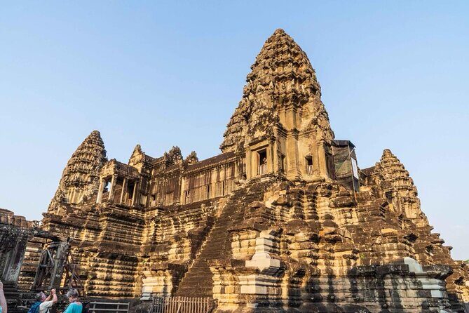 Full Day Tour Angkor Wat Sunrise and Siem Reap Temples - Sunrise Angkor Wat: what the early start really buys you