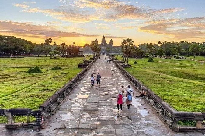 Full Day Tour Angkor Wat Sunrise and Siem Reap Temples - Angkor Thom South Gate and Bayon: a stone city with a cast of characters