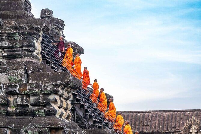 Full Day Tour Angkor Wat Sunrise and Siem Reap Temples - Banteay Srei option: what changes when you add the extra temple