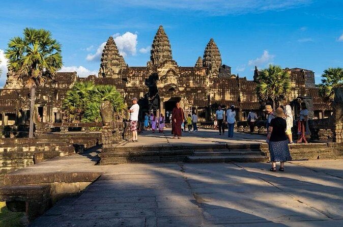 Full Day Tour Angkor Wat Sunrise and Siem Reap Temples - Pacing and group size: why it feels controlled, not chaotic