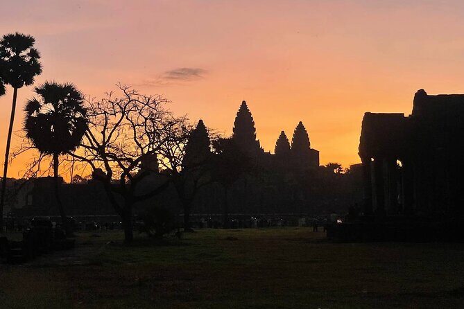 Golden Hours: Angkor wat sunrise photography tour with a pro! - Stop 2: Bayon in Angkor Thom—faces, meaning, and a breakfast reset