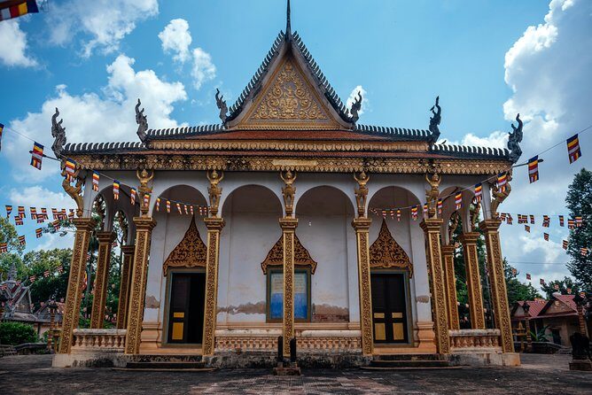Highlights & Hidden Gems With Locals: Best of Siem Reap Private Tour - Wat Preah Prom Rath: Learning Monk Life Without Getting Lost in Labels