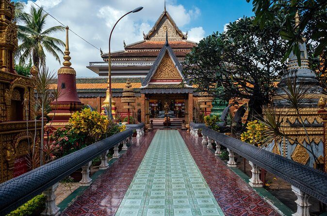 Highlights & Hidden Gems With Locals: Best of Siem Reap Private Tour - Old Market Start: Bodia Spa Pub Street and the City’s “Everyday” Side