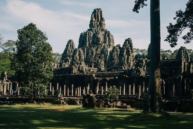 One Full Day Private tour of Angkor Wat, Ta Prohm, Angkor Thom & Banteay Srie - Banteay Srei: smaller scale, better restoration, big photo potential