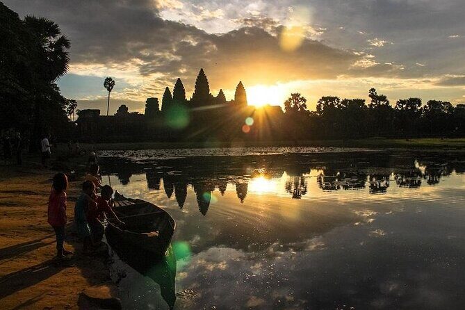 One Full Day Private tour of Angkor Wat, Ta Prohm, Angkor Thom & Banteay Srie - The 5:00 am start and the ride between temples