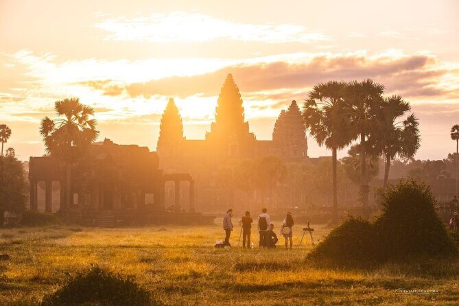 Private Angkor Sunrise Guided Tour - Angkor Thom and Bayon: the thousand faces moment