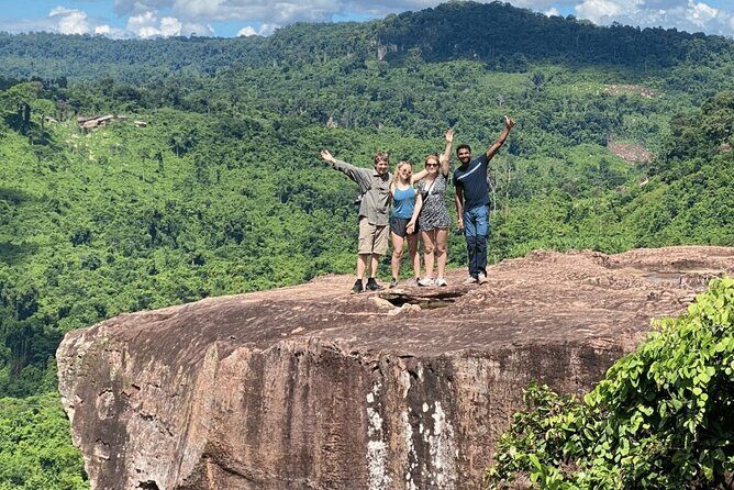 Private Vehicle - Kulen Waterfall and 1000 Lingas - The Scenic Return: Foothill Views and a Slower Wrap-Up