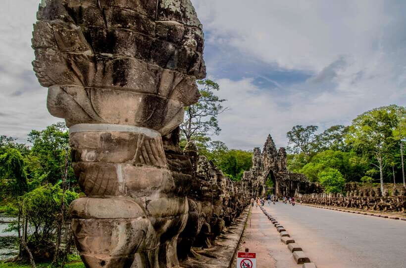 Seat-In-Coach: Small Circuit tour with Sunrise at Angkor Wat - Ta Prohm’s Jungle Ruins: The Tomb Raider Temple Moment