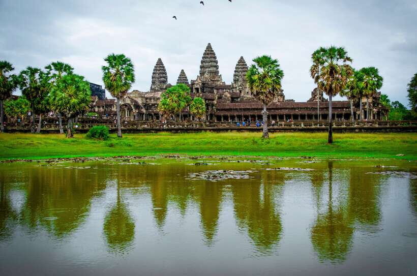 Seat-In-Coach: Small Circuit tour with Sunrise at Angkor Wat - Angkor Wat at Dawn: The Sunrise Experience You’ll Remember
