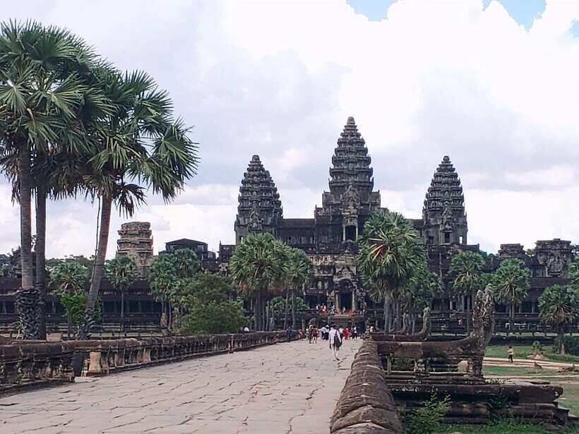 Siem Reap: Angkor Wat Private Tour by Tuk Tuk - Angkor Thom’s South Gate and Bayon’s 216 faces