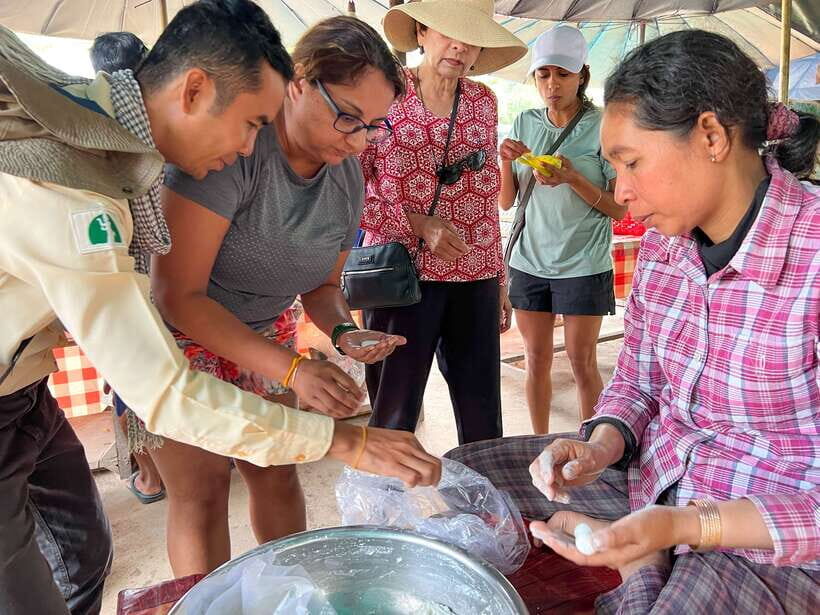 Siem Reap: Angkor Wat Small-Group Day Tour and Sunset - Lunch break plus Phum Preah Dak: palm cake and palm sugar