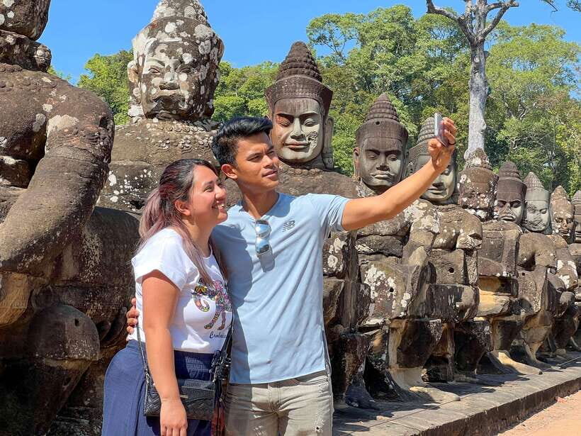 Siem Reap: Angkor Wat Small-Group Day Tour and Sunset - Phnom Bakheng sunset: the climb, the timing, and what to expect