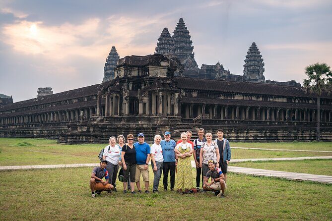 Siem Reap: Angkor Wat Sunrise Bike Tour & Jungle Breakfast - Sunrise at Angkor Wat: a photo-worthy start with a guided pace